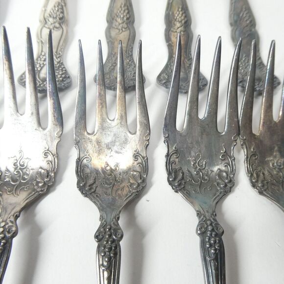 Vintage Grape 1904 Silverplate - Set of 12 Salad Forks International 1847 Rogers - Picture 3 of 7